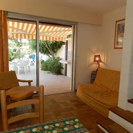 Le Lavandou, 3 Pieces, 4 Personnes - Fr-1-251-707 *